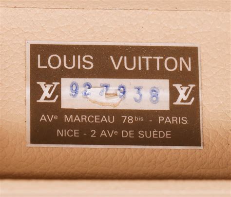 lv phone number 0800.